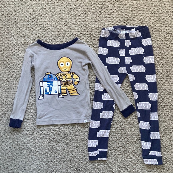 Almost New Gap Kids Star Wars Pajama Set with R2D2 and C3P0-Size 4-Hard to Find - Picture 1 of 6
